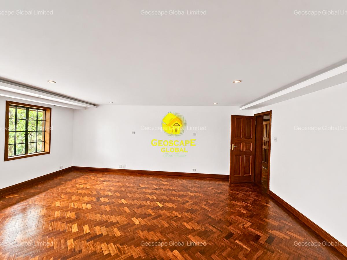 5 Bed House with En Suite in Runda - 6