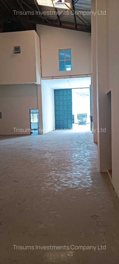 6,200 ft² Warehouse with Fibre Internet in Industrial Area - 4
