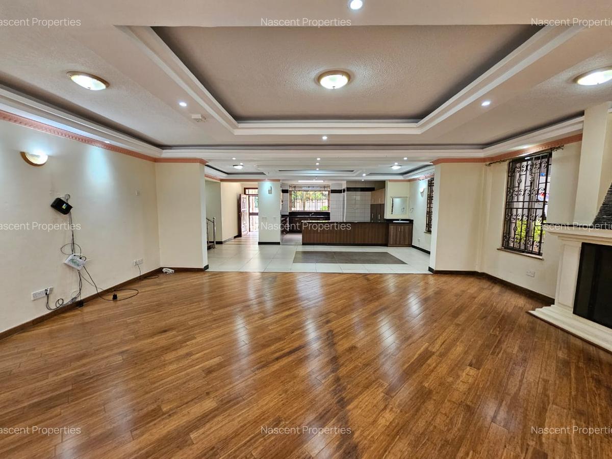 5 Bed Townhouse with En Suite in Westlands Area - 4