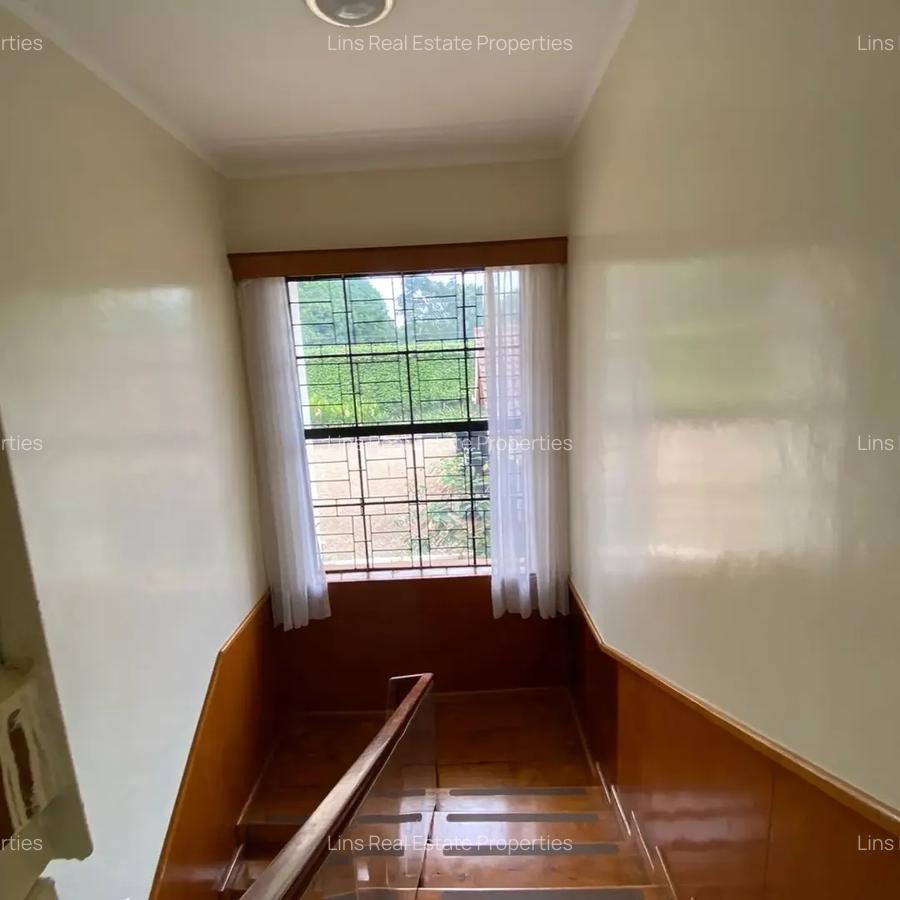 5 Bed House with En Suite in Runda - 20