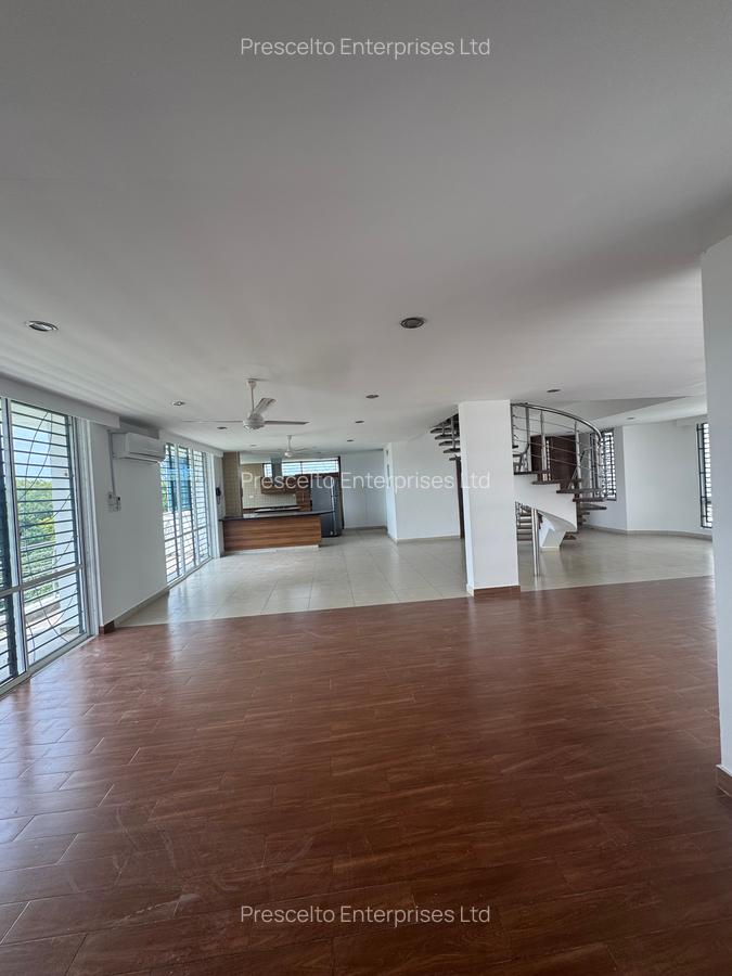 4 Bed Apartment with En Suite at Greenwood - 5