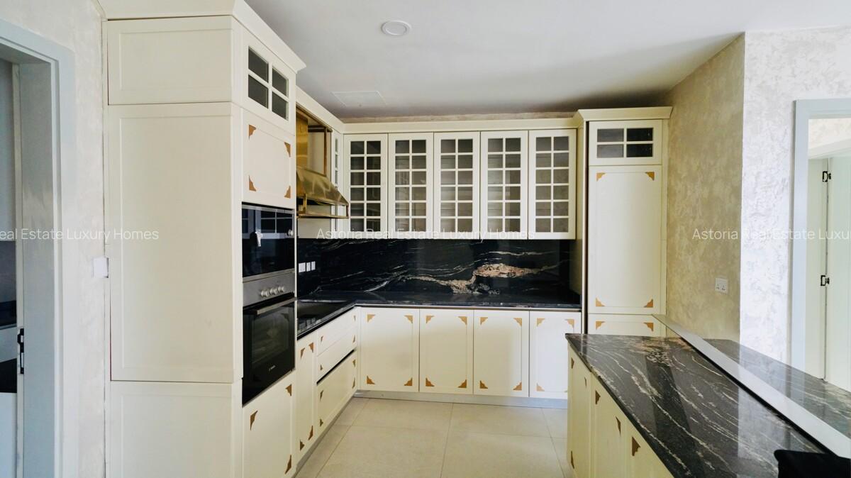 4 Bed Apartment with En Suite at 2026-510 - 1