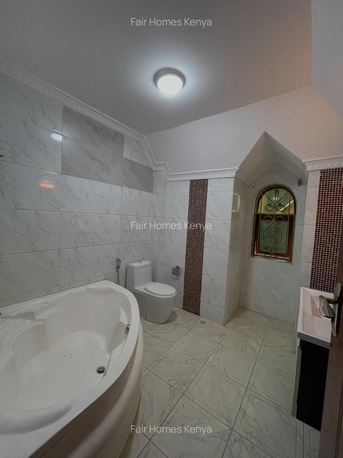 5 Bed Townhouse with En Suite at Othaya Road - 18