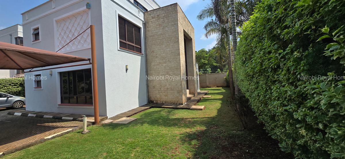 5 Bed Townhouse with En Suite at Lavington Green - 5