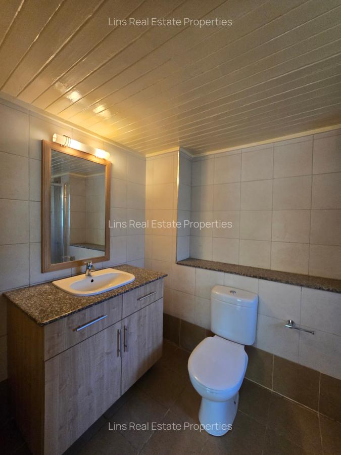 4 Bed Apartment with En Suite in Riverside - 17