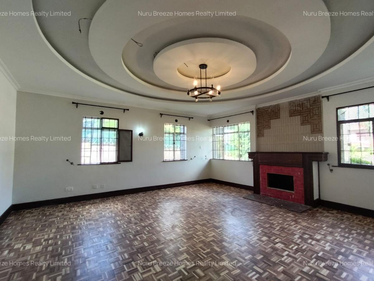 5 Bed House with En Suite in Runda - 2