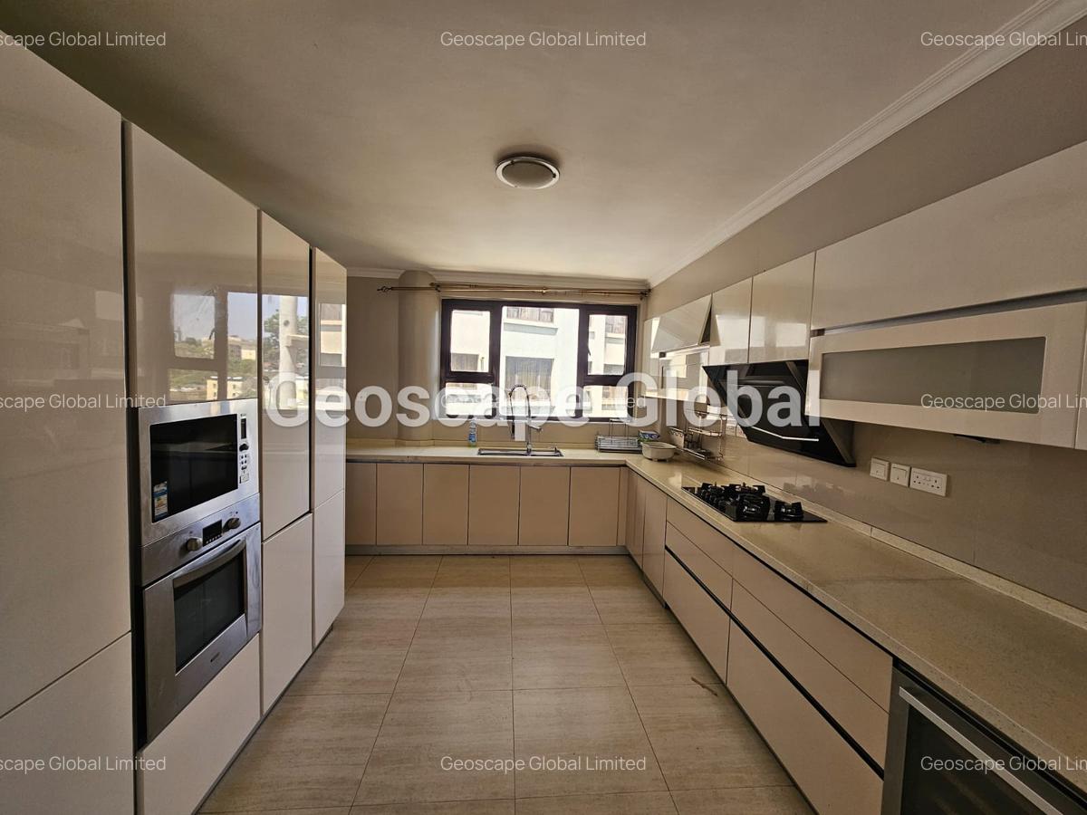 3 Bed Apartment with En Suite in Riverside - 6