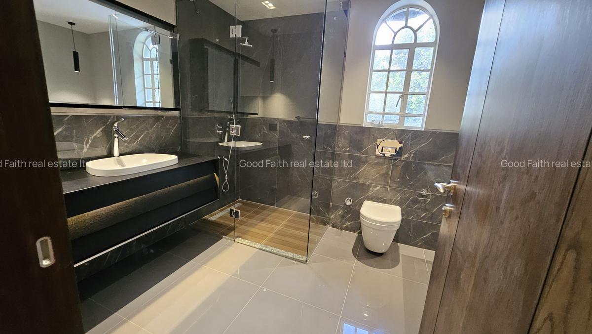 5 Bed House with En Suite in Runda - 14