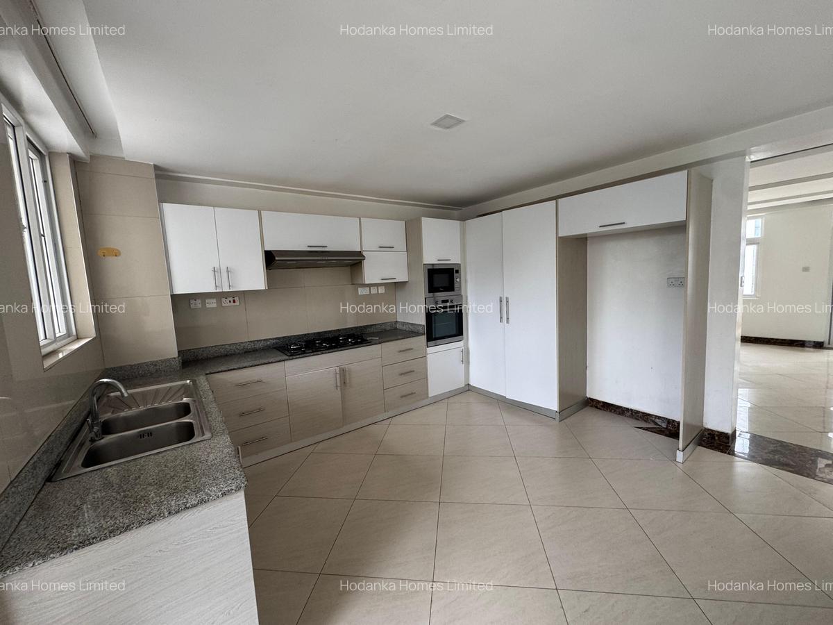 3 Bed Apartment with En Suite in Lavington - 10