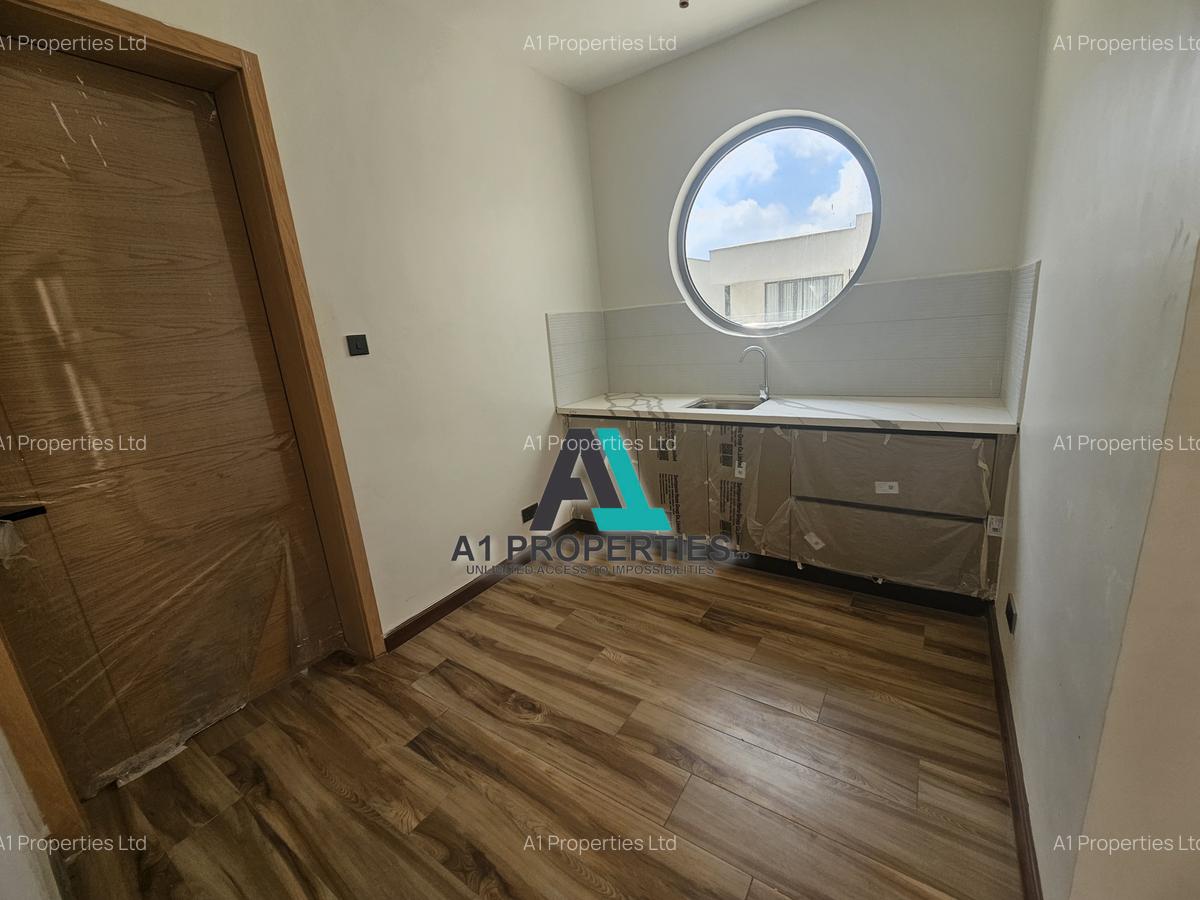 6 Bed Townhouse with En Suite in Lavington - 19