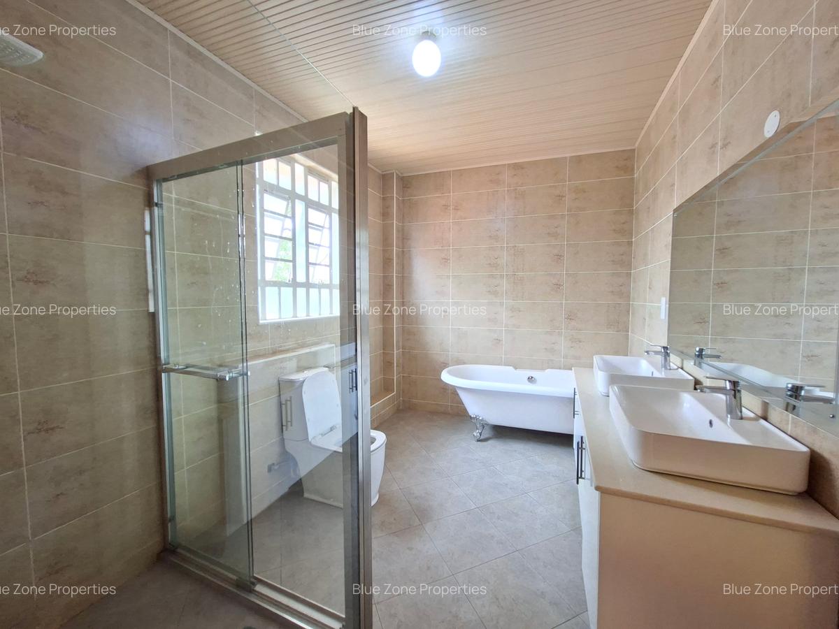 5 Bed Townhouse with En Suite at - 14