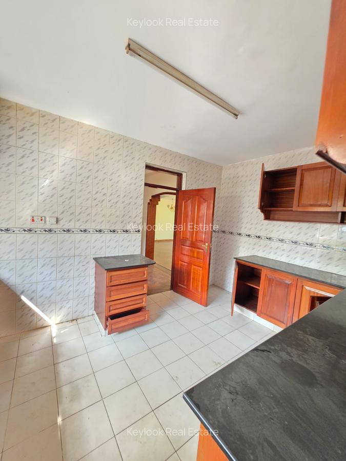 4 Bed Townhouse with En Suite at Lavington - 8