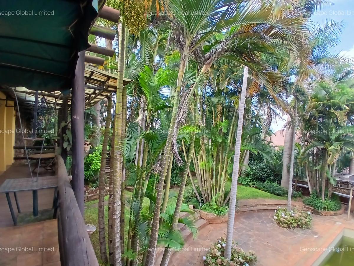 5 Bed House with En Suite in Runda - 2