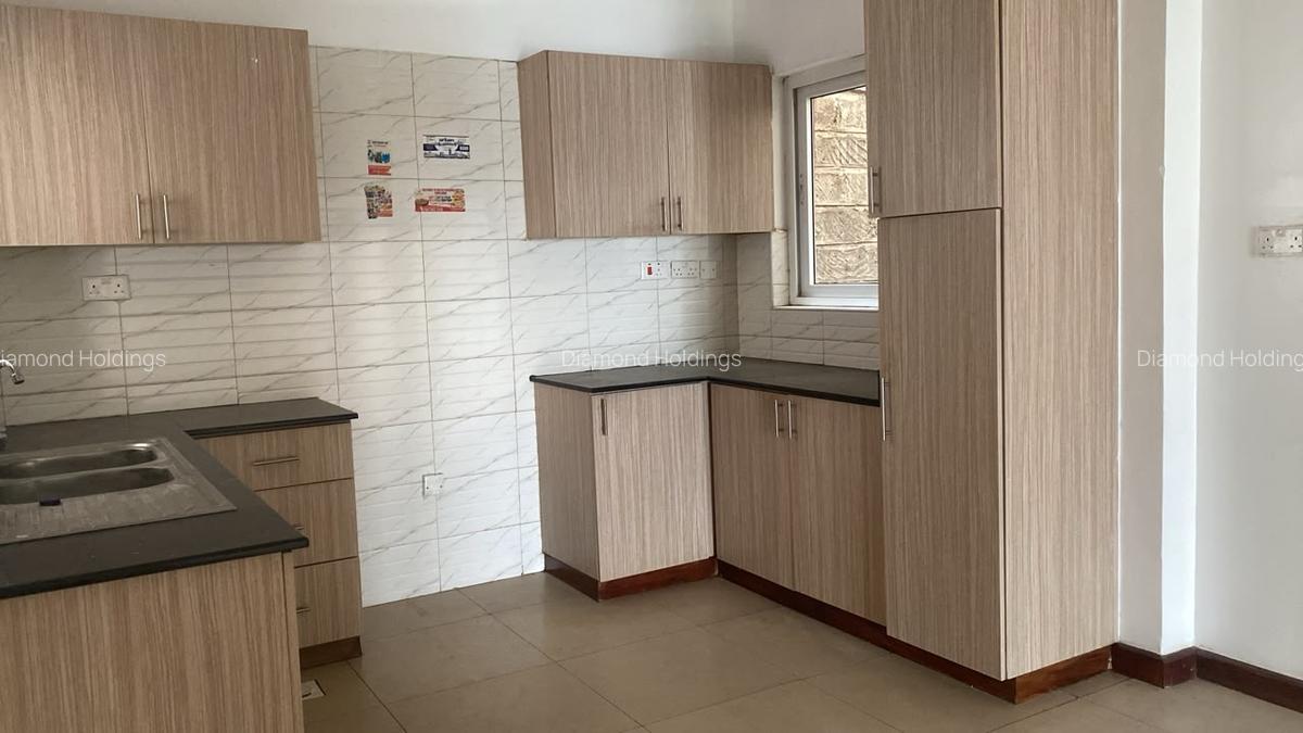 4 Bed Apartment with En Suite at Parklands - 2
