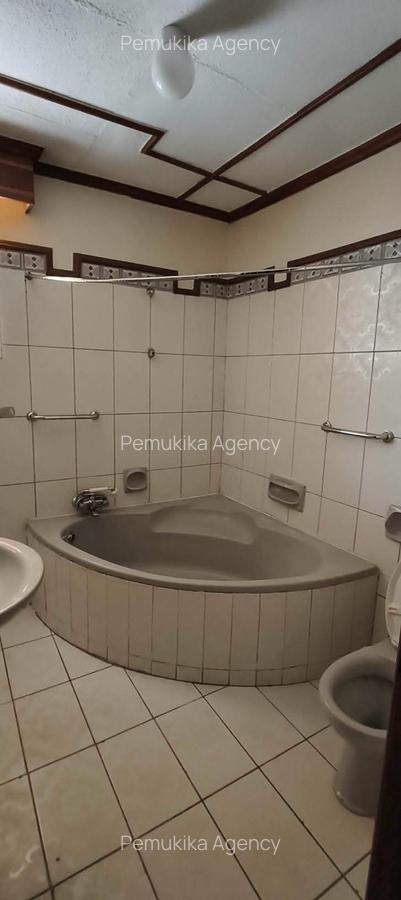 5 Bed Townhouse with En Suite in Runda - 1