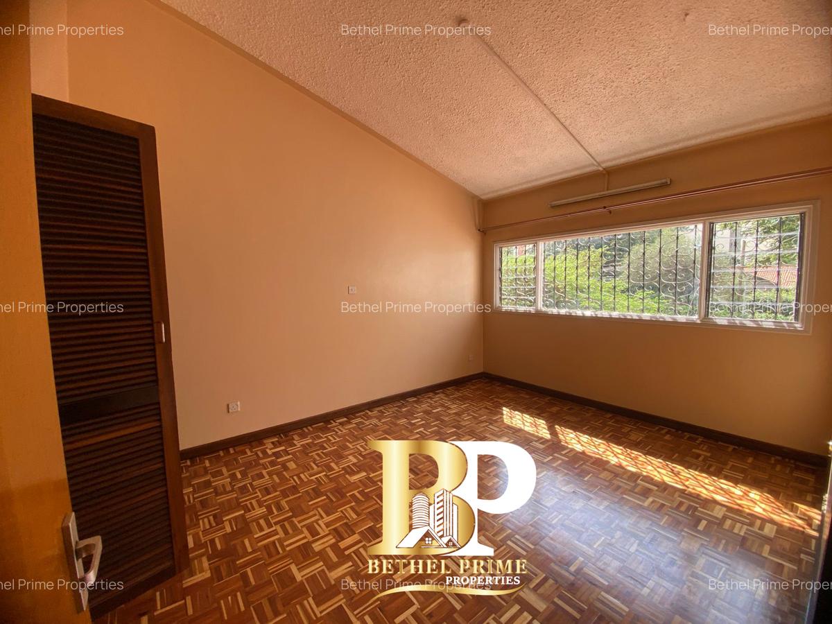 3 Bed Townhouse with Garden in Brookside - 15