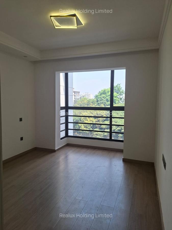 2 Bed Apartment with En Suite in Riverside - 18