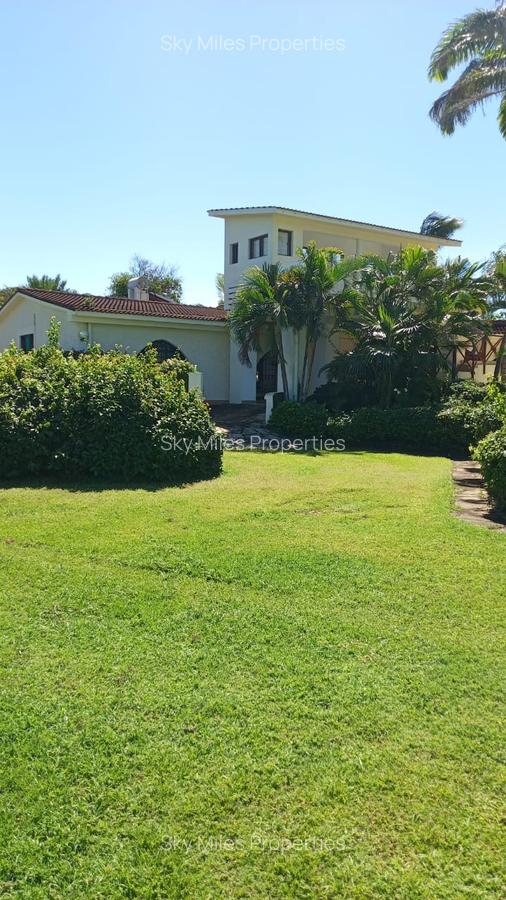 4 Bed Villa with En Suite at Kuruwitu - 5