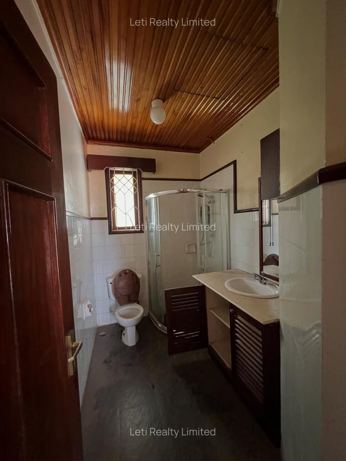 4 Bed Villa with En Suite in Lavington - 8