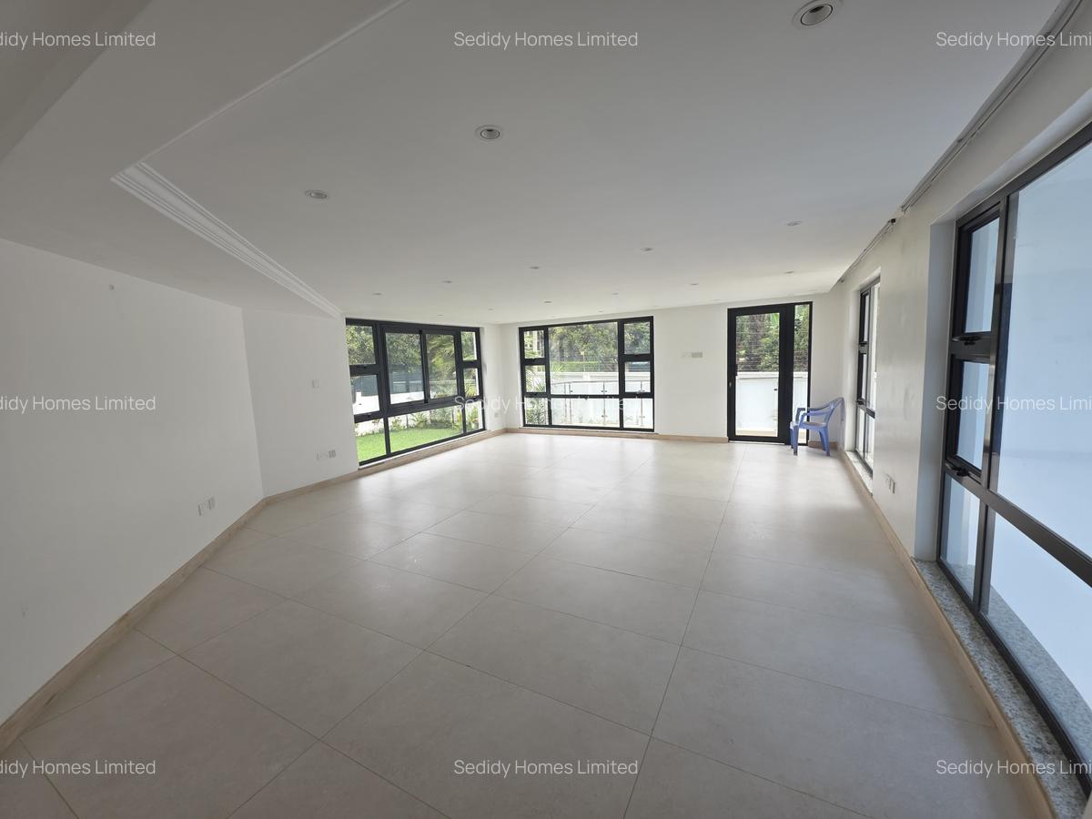 6 Bed Villa with En Suite in Runda - 18