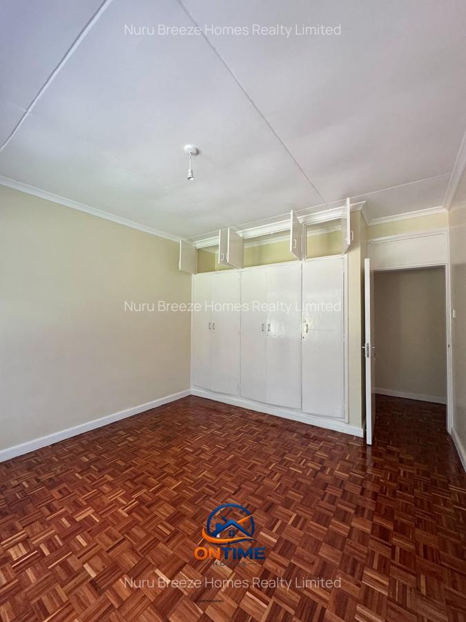 4 Bed House with En Suite in Rosslyn - 13