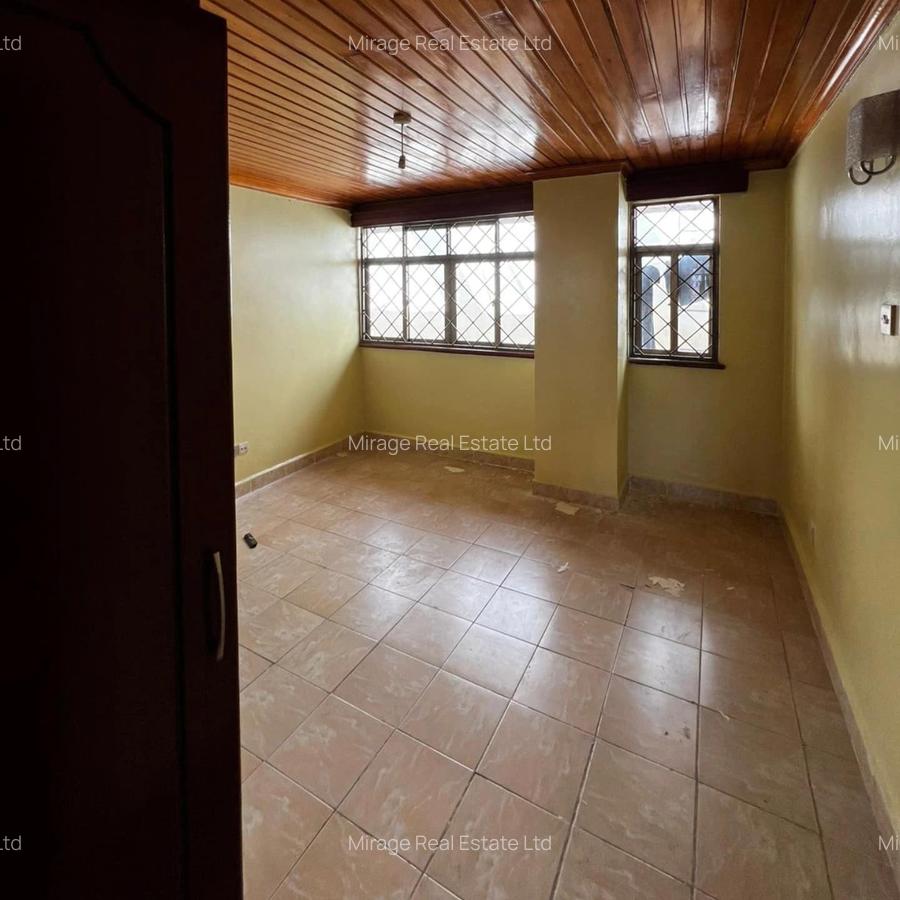 3 Bed Apartment with Swimming Pool in Riverside - 7