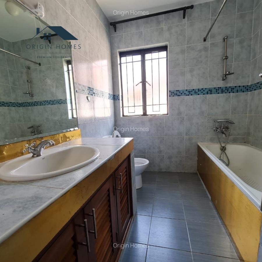 4 Bed Apartment with En Suite at Lavington - 17