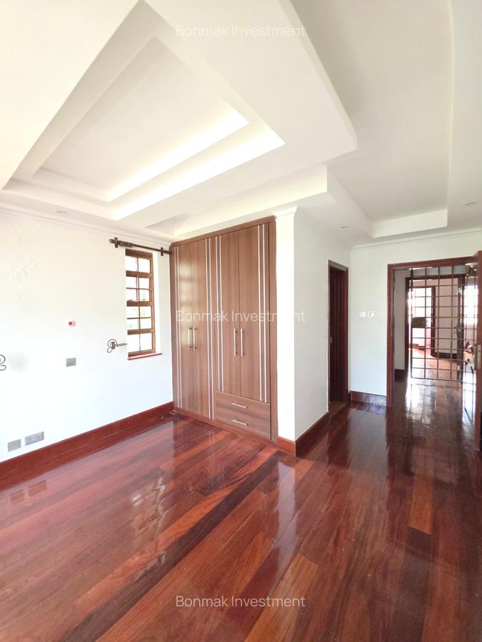 5 Bed House with En Suite at Old Runda - 15
