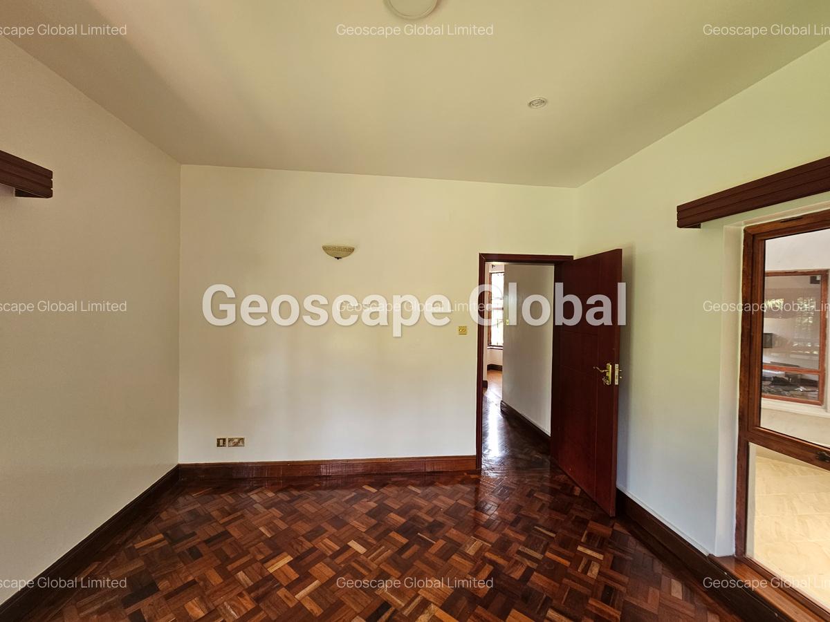 5 Bed House with En Suite in Runda - 8