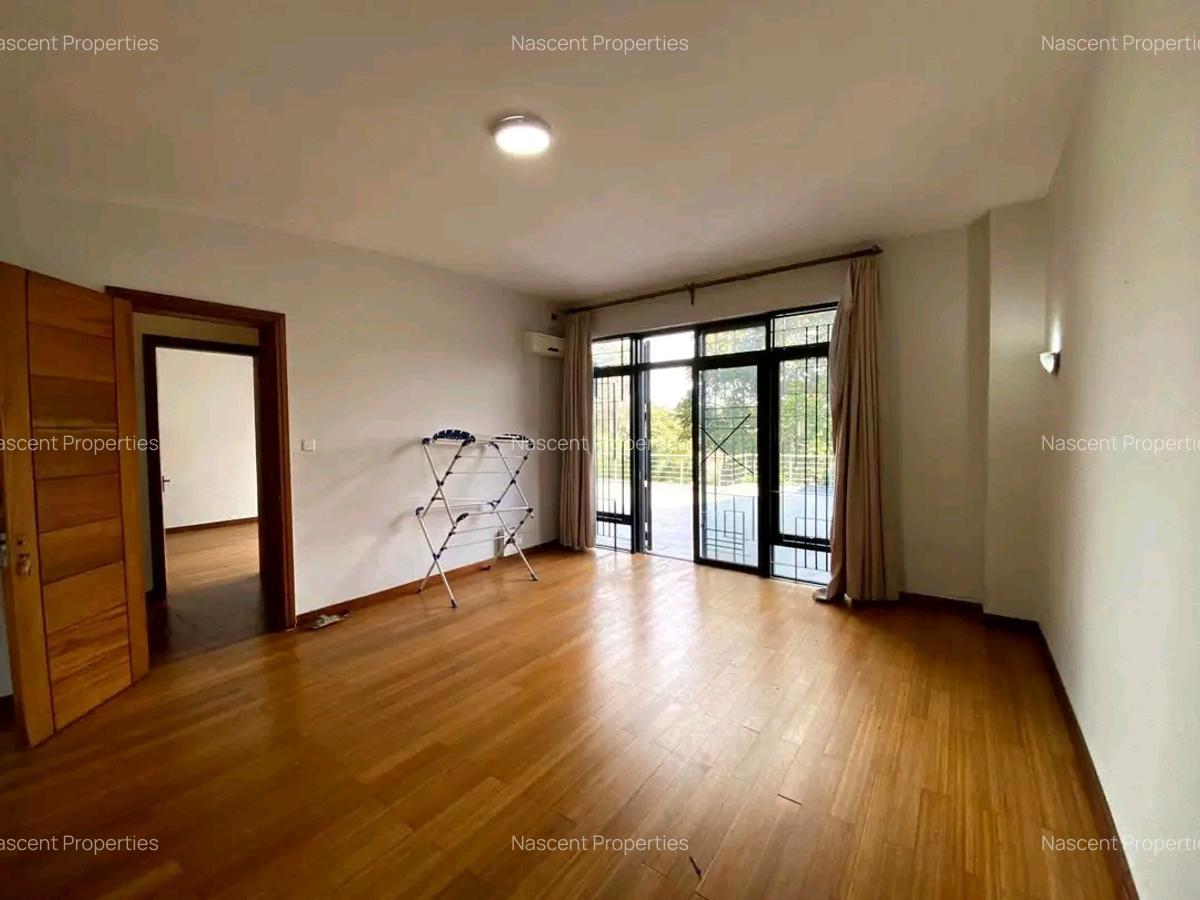 5 Bed House with En Suite in Spring Valley - 9