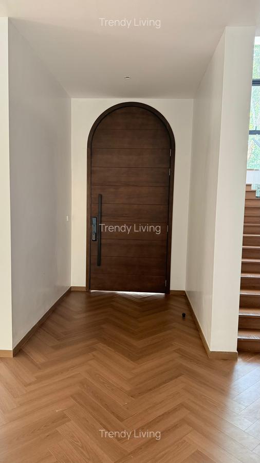 6 Bed Townhouse with En Suite in Lavington - 3