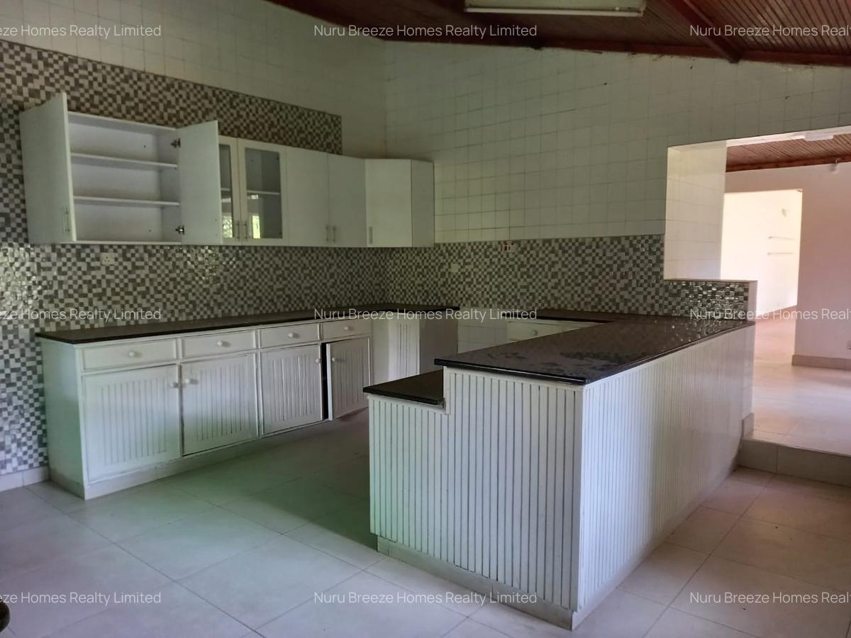 4 Bed House with En Suite in Spring Valley - 11