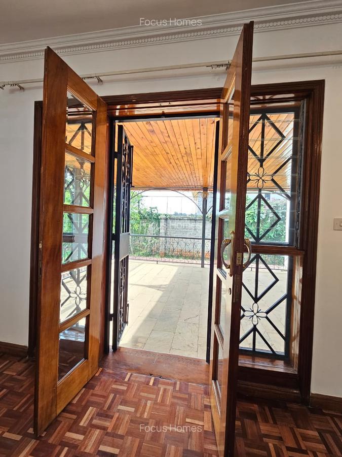 5 Bed Townhouse with Swimming Pool in Spring Valley - 12