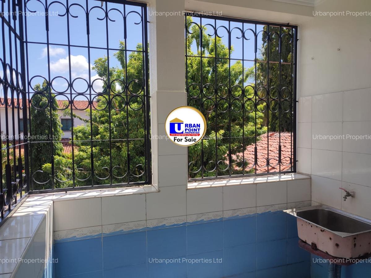 2 Bed Apartment with En Suite at Greenwood - 7