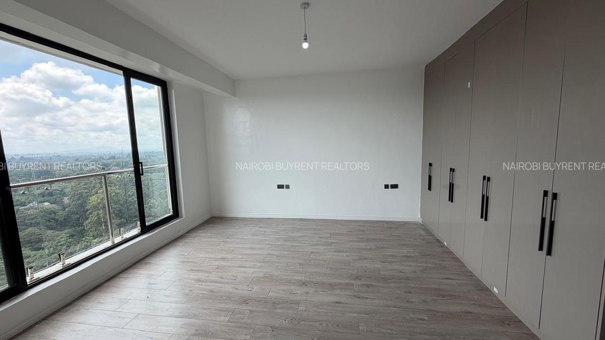 4 Bed Apartment with En Suite in Parklands - 14