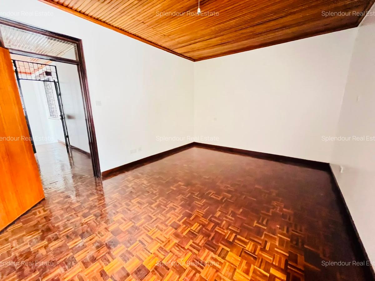 5 Bed Townhouse with En Suite in Lavington - 3