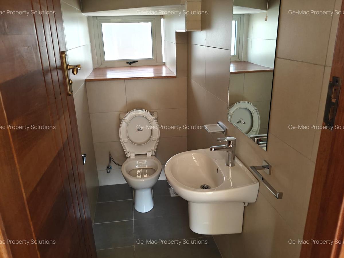 4 Bed House with En Suite in Runda - 12