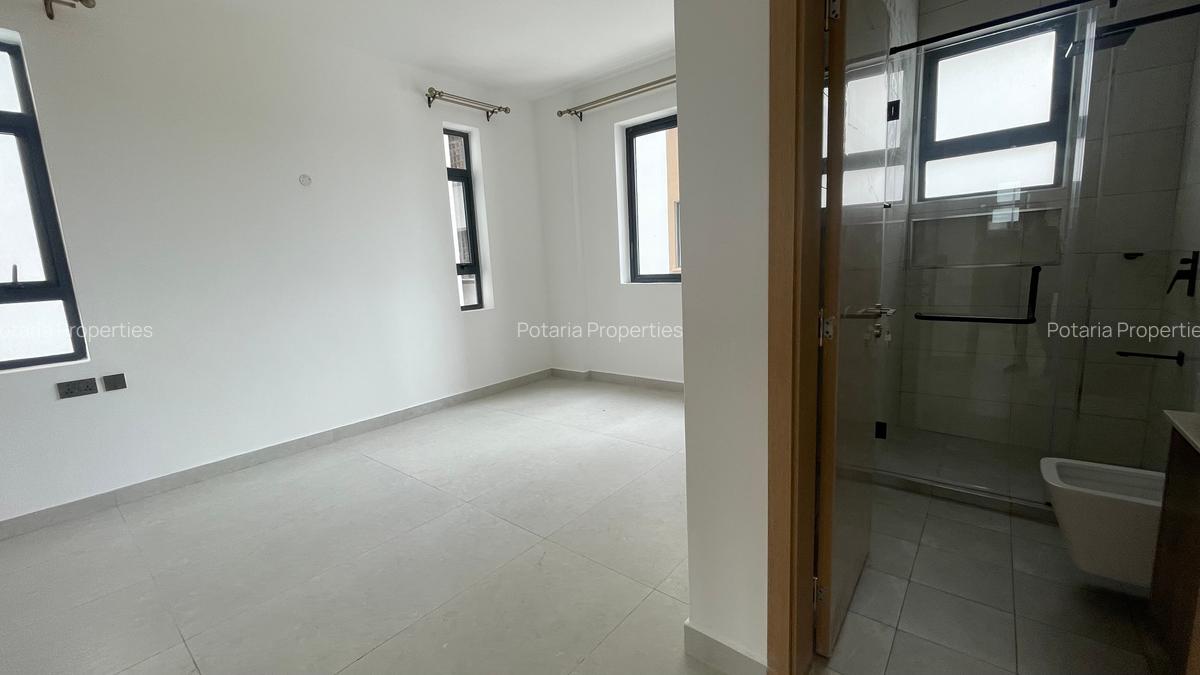 2 Bed Apartment with En Suite in Brookside - 5