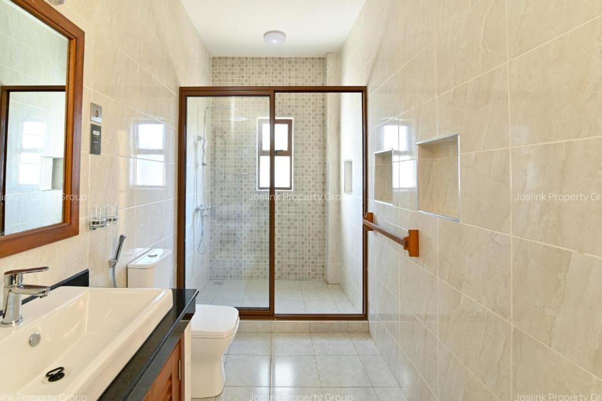 Serviced 3 Bed Apartment with En Suite in Mombasa CBD - 13
