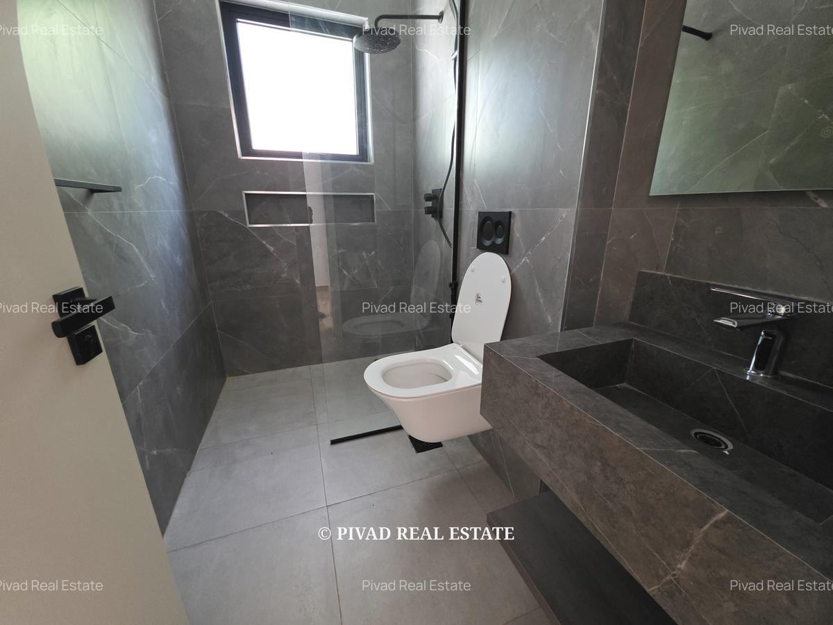 5 Bed Townhouse with Garden in Runda - 3