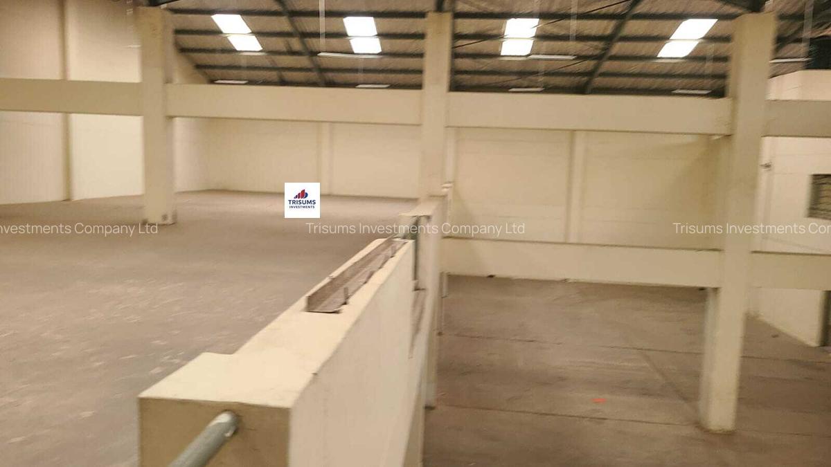 300,000 ft² Warehouse with Fibre Internet in Industrial Area - 8