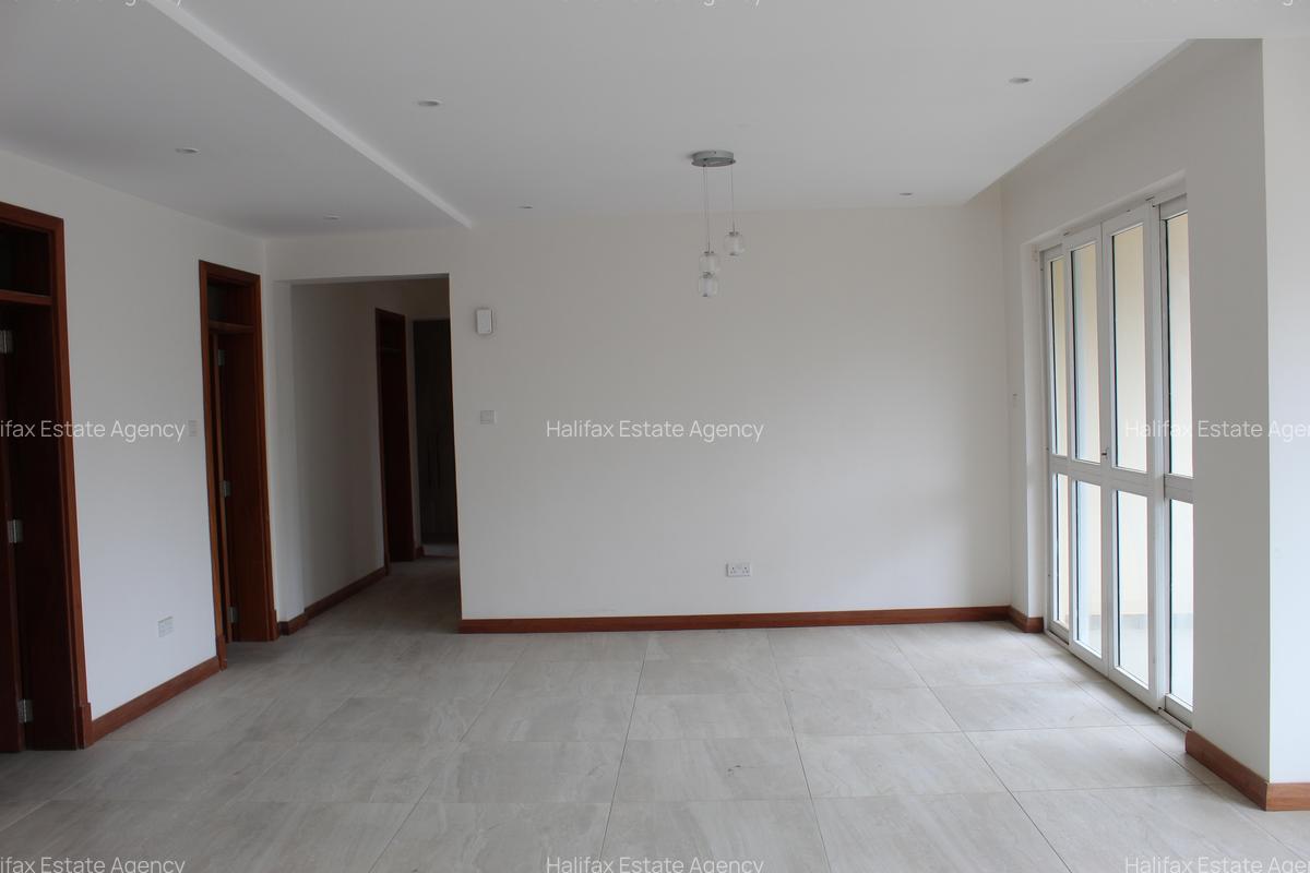 3 Bed Apartment with En Suite in Parklands - 6
