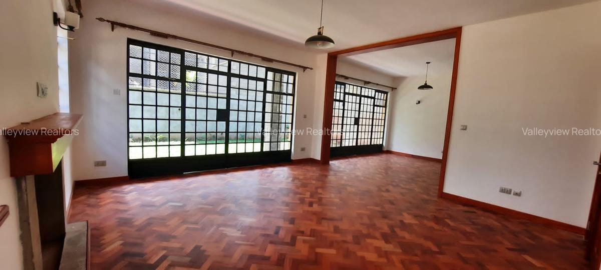 5 Bed Townhouse with En Suite at Lavington - 2