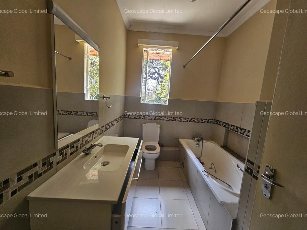 4 Bed House with En Suite in Spring Valley - 11
