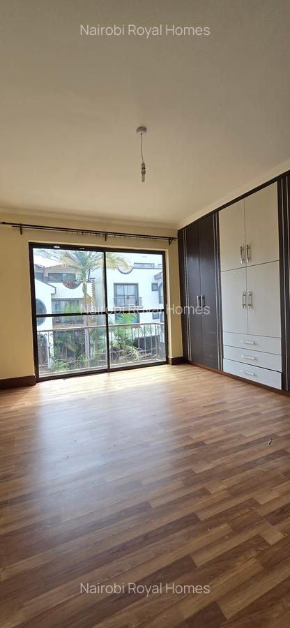5 Bed Townhouse with En Suite at Grovelia Grove - 9