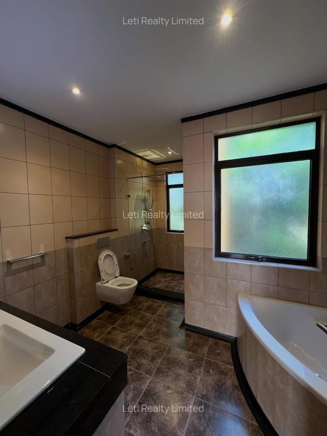 5 Bed Townhouse with En Suite in Lavington - 10
