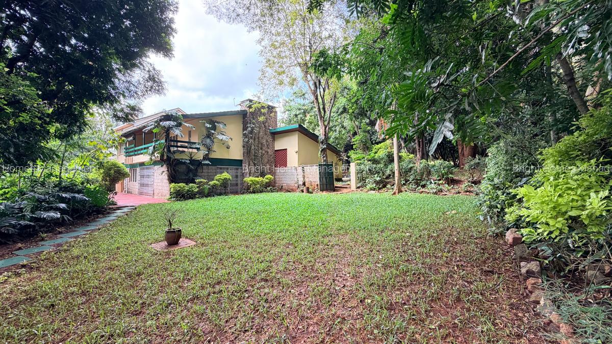 5 Bed House with En Suite in Lavington - 2