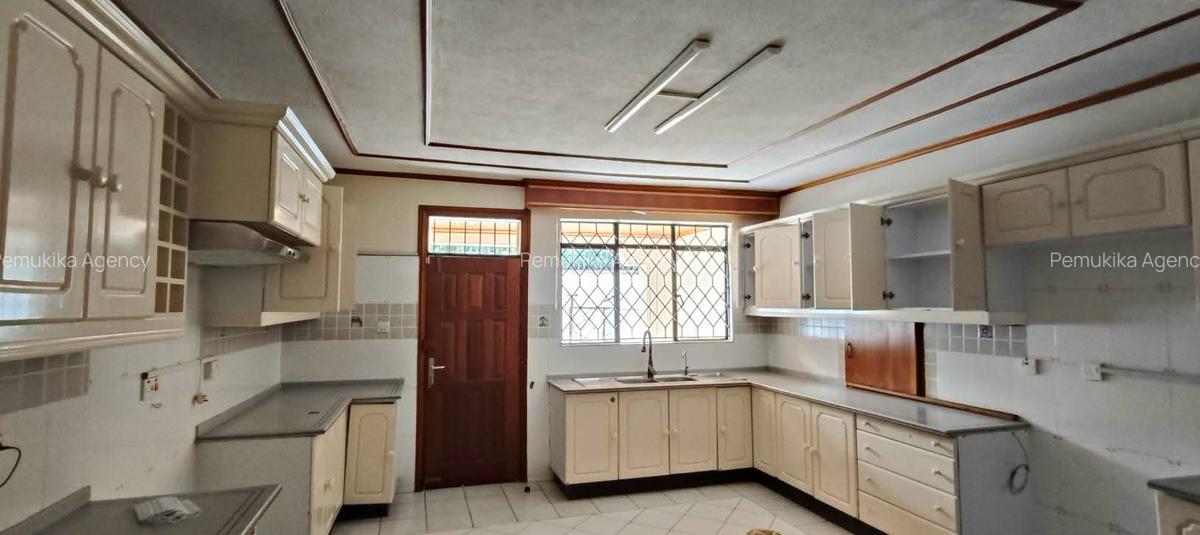 5 Bed Townhouse with En Suite in Runda - 7