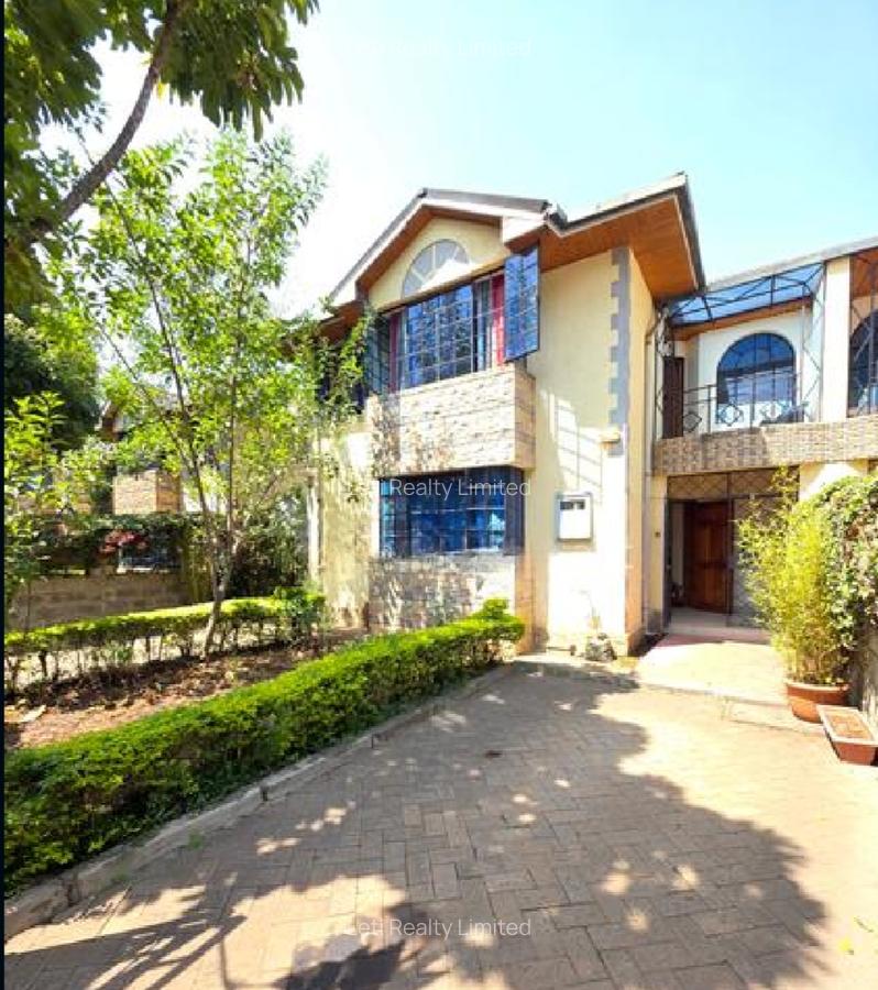 4 Bed Villa with En Suite in Lavington - 1