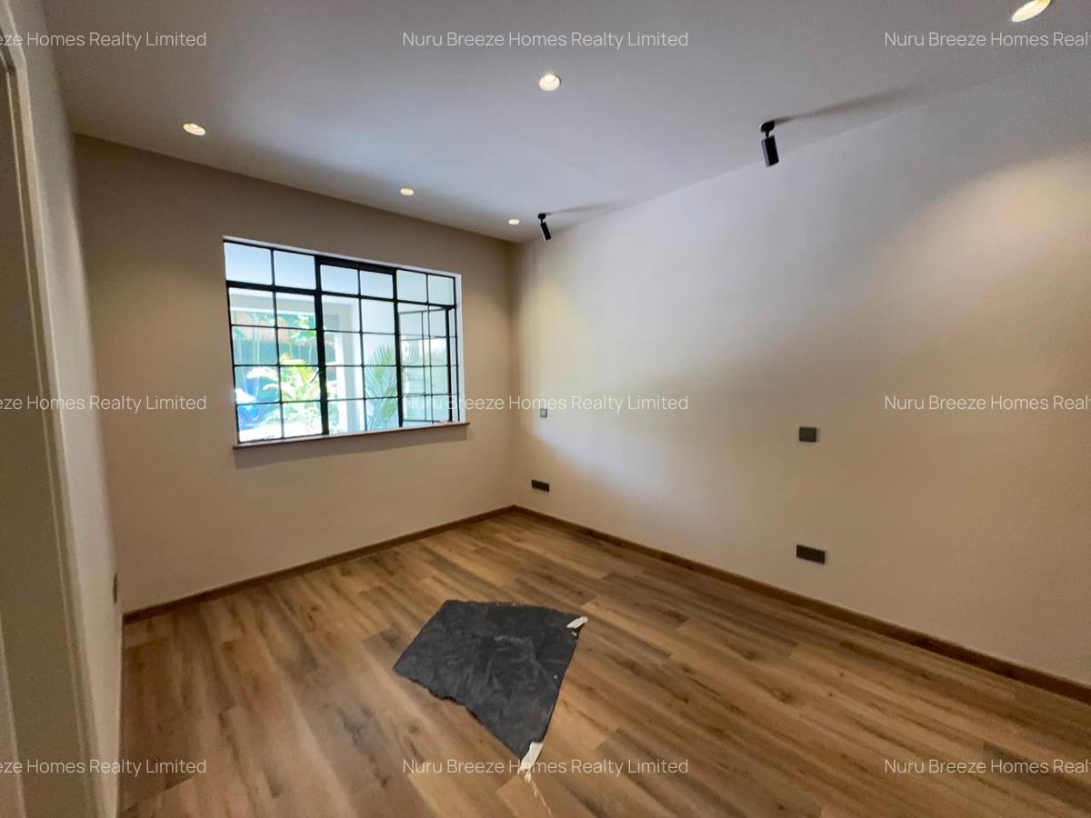 4 Bed Townhouse with En Suite in General Mathenge - 20
